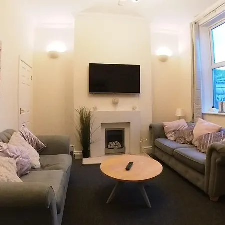 Lovely Spacious 2 In Shared House -